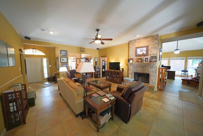 Building Photo - Gorgeous Home in the Coveted Greenshire Subdivision - Realtor Commission: $400