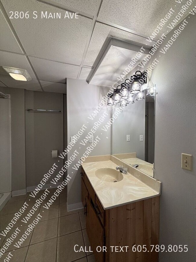 Building Photo - 2806 S Main Ave