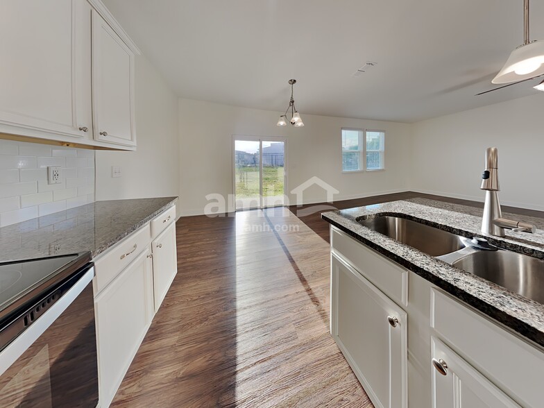 Building Photo - 8493 Highfield Ave