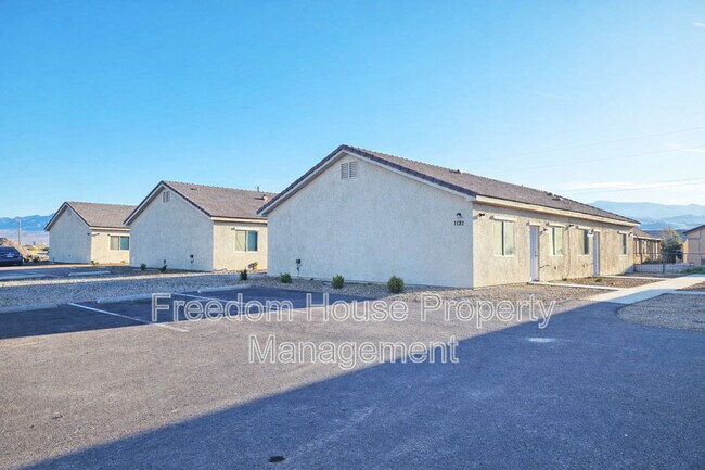 Building Photo - 1121 Sixshooter Ave