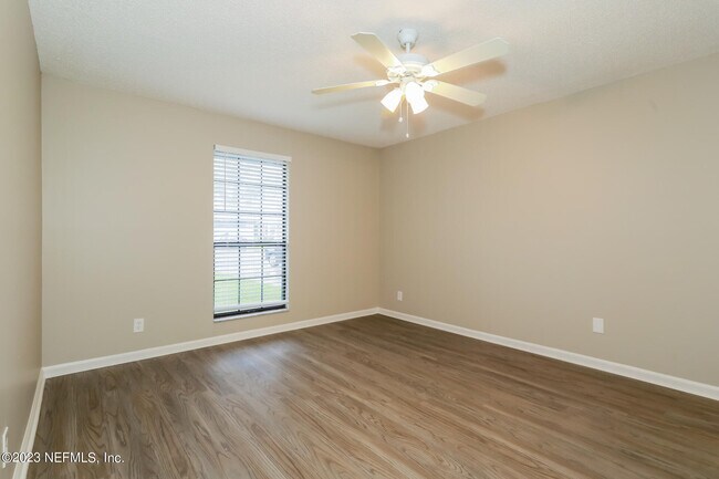Building Photo - 6353 Tree Top Cir W