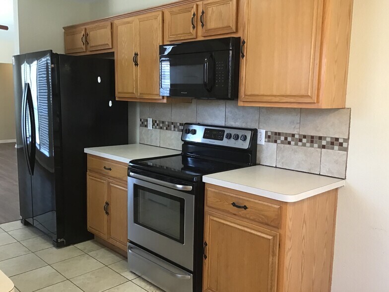 Building Photo - 1325 Misty Meadow Dr