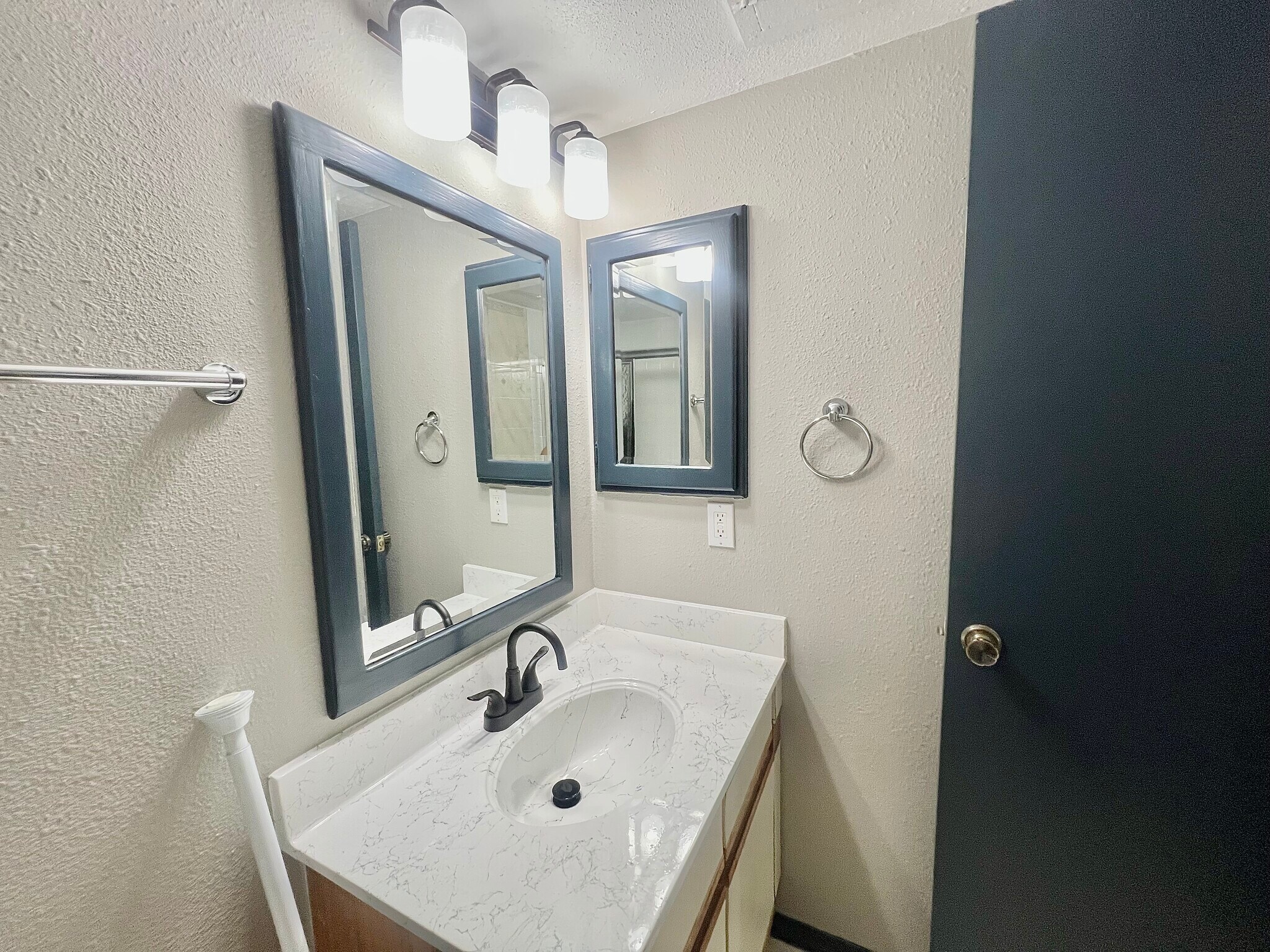 Bathroom - 9550 Deering Dr