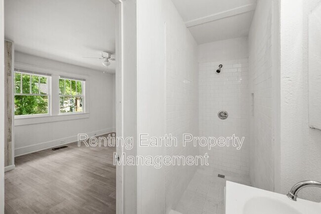 Building Photo - 4725 Court R