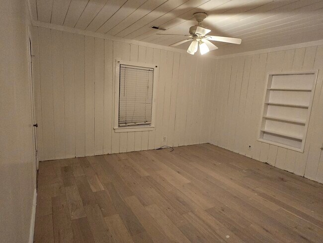 Building Photo - 306-311 11th Ave NW