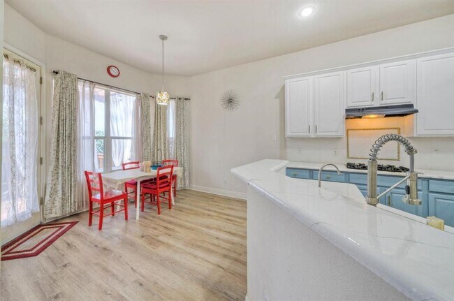 Building Photo - 3912 Coopers Hawk Cove