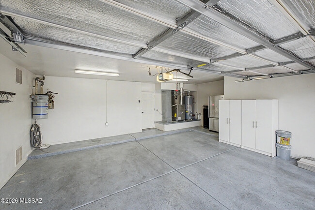 Building Photo - 5555 N Cres Ridge Dr