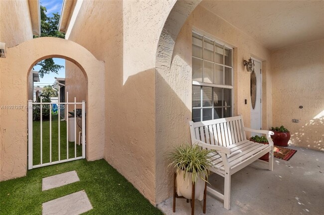 Building Photo - 4055 Eastridge Dr