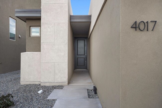 Building Photo - Coming Soon! | Modern | 3Bed/2Bath | Desirable Rio Rancho | Pets Welcome