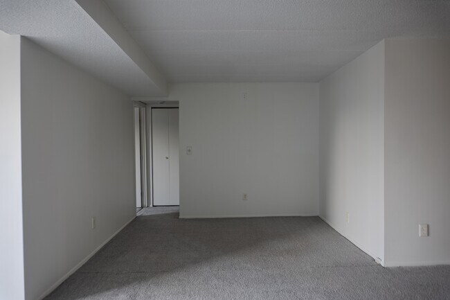 Building Photo - 2440 Noble Rd