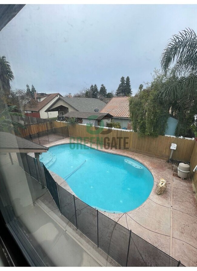 Building Photo - Beautiful 3 bedroom 2.5 Bath home READY NOW in MODESTO!! With POOL!!