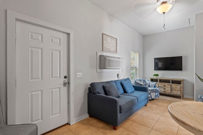 Building Photo - Newly renovated! Live the Grayt life in th...