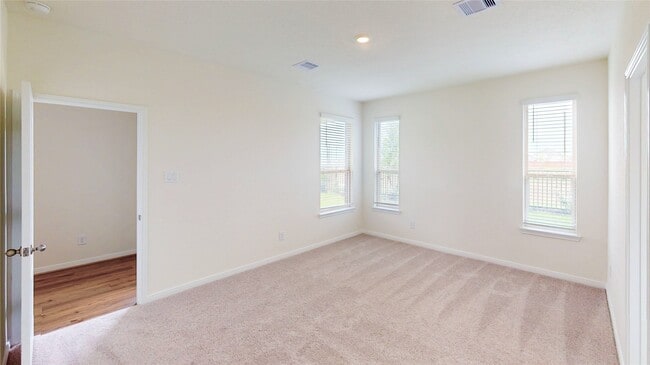 Building Photo - 4809 Sun Fls Dr