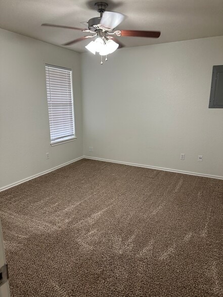 Building Photo - 136 Vinita Dr