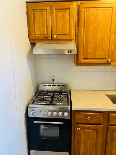 Building Photo - 294 West Post Road