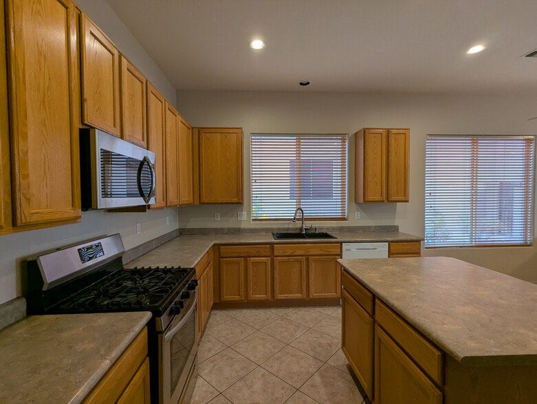 Building Photo - 10479 E Superstition Range Rd