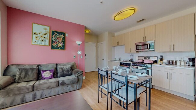 Building Photo - 573 Bedford St