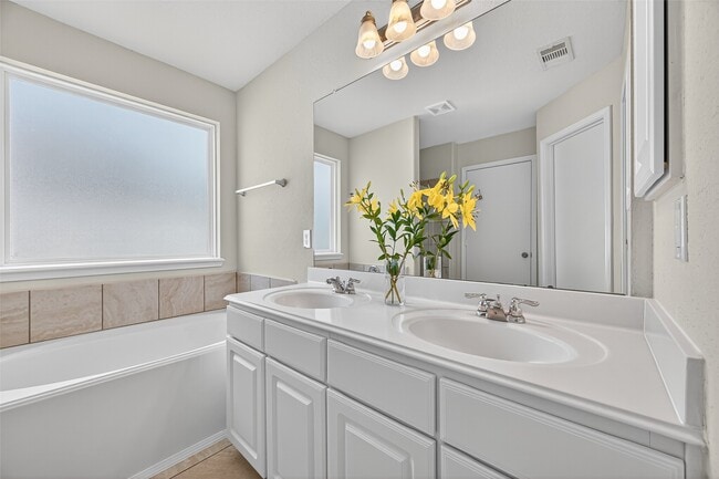 Building Photo - 20123 Windy Stone Dr