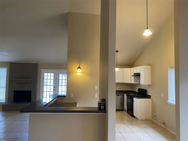 Building Photo - 623 Old Colony Dr