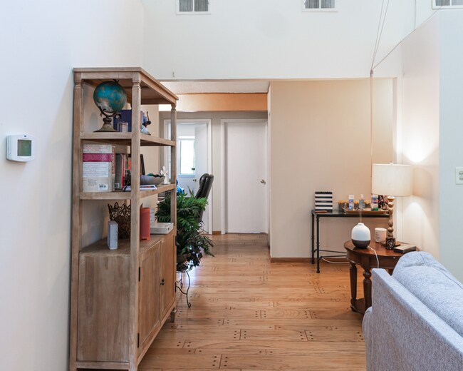 Building Photo - 10 Longstream Ct