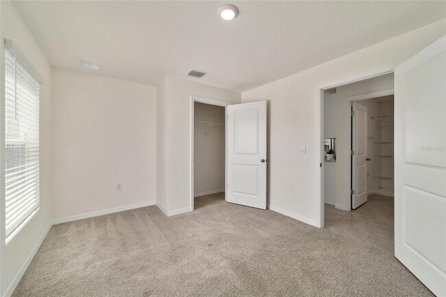 Building Photo - 8741 SW 45th Ct