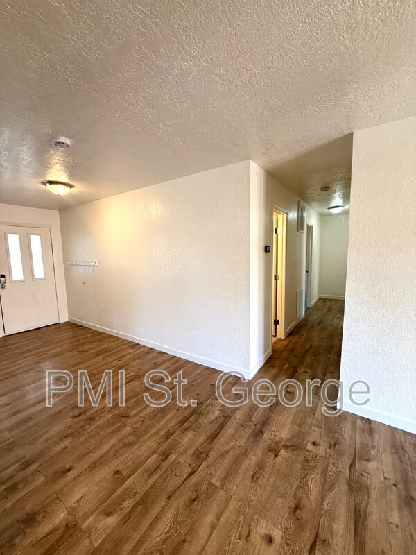 Building Photo - 1149 E Elder Cir
