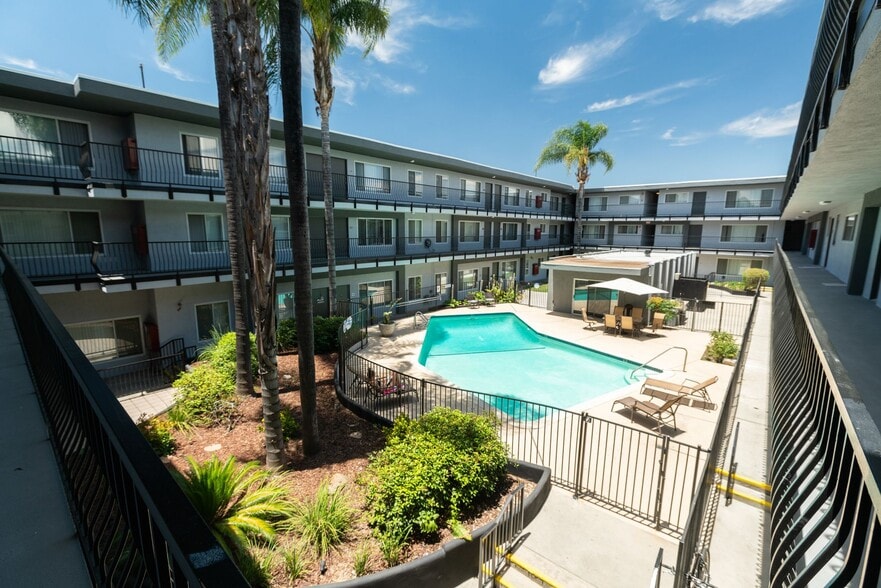 Primary Photo - 18411 Vincennes Street