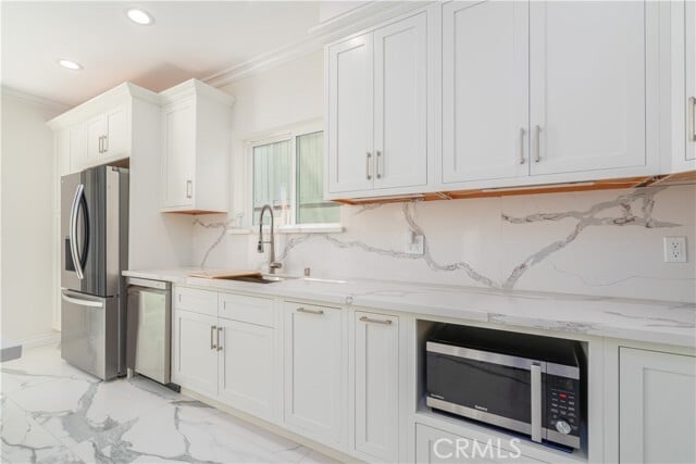 Building Photo - 8421 Bleriot Ave