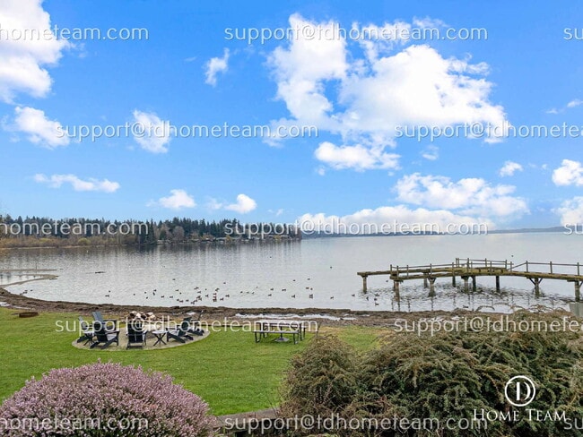 Building Photo - "Charming 1-Bed Waterfront Retreat with Scenic Lake Views & Pool in Kirkland!"