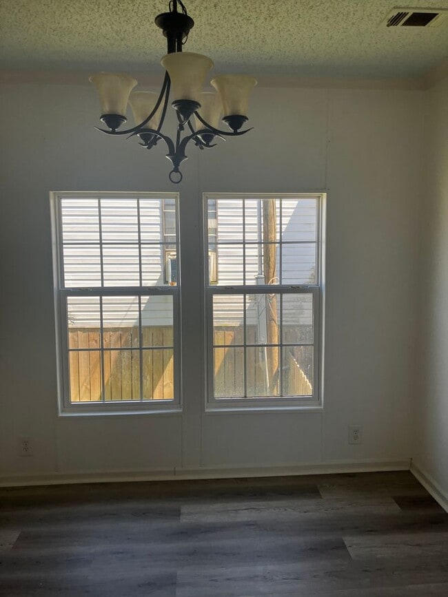 Building Photo - 3 Bedroom Trailer in New Iberia
