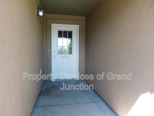Building Photo - 3006 1/2 Oakwood Drive
