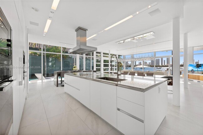 Building Photo - 440 S Hibiscus Dr