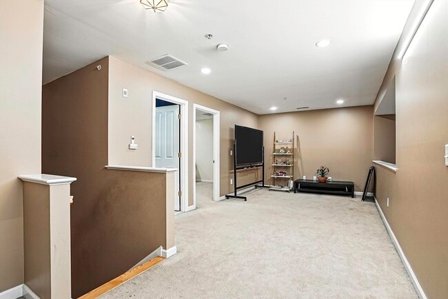 Building Photo - 17 Violet Ln