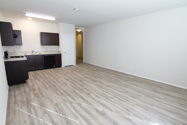 Building Photo - 18614 Queesborough Creek Rd