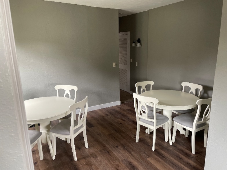 Building Photo - 419 N 10th St