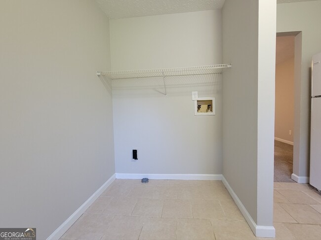 Building Photo - 400 Meadowview Dr