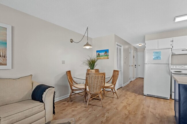 Building Photo - 76 S Reindeer Rd