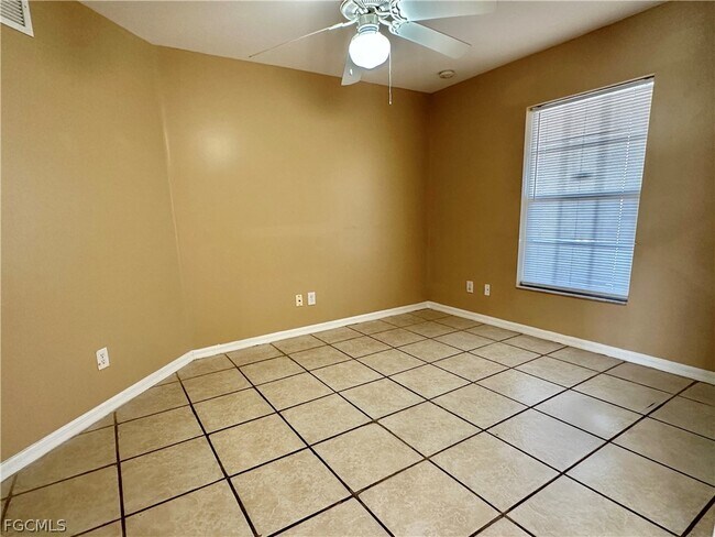 Building Photo - 2015 Xelda Ave N