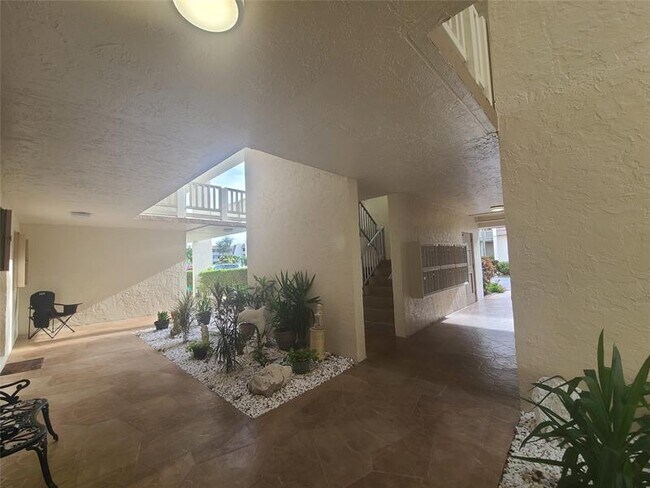 Building Photo - 6850 Royal Palm Blvd