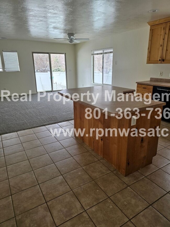 Building Photo - Come Check Out This Newly Updated 5 Bedroom 3 bathroom Home in South Jordan!