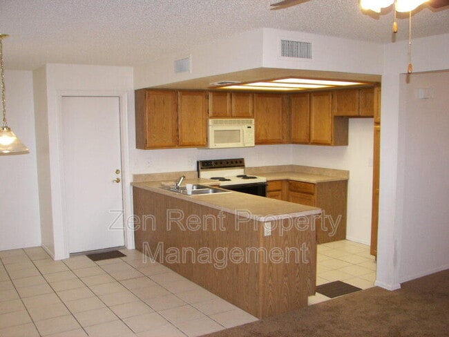 Building Photo - 1471 E Park Ave