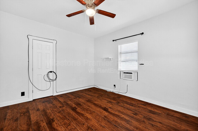 Building Photo - 1129 W Owings St