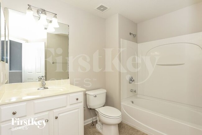Building Photo - 6947 Roundleaf Dr