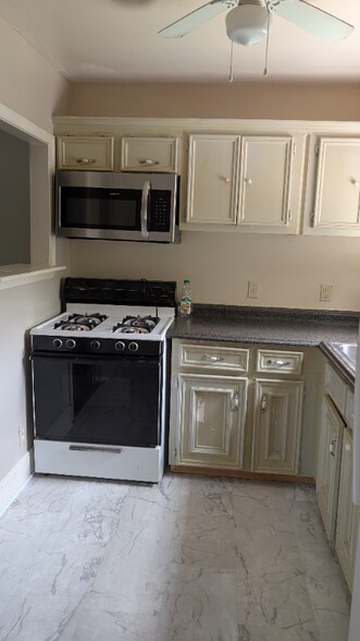 Building Photo - 119 13th St N