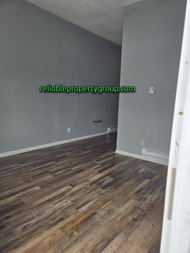 Building Photo - 1926 W 11th St