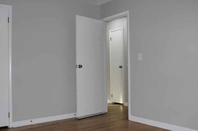 Building Photo - 3332 Hillis Rd