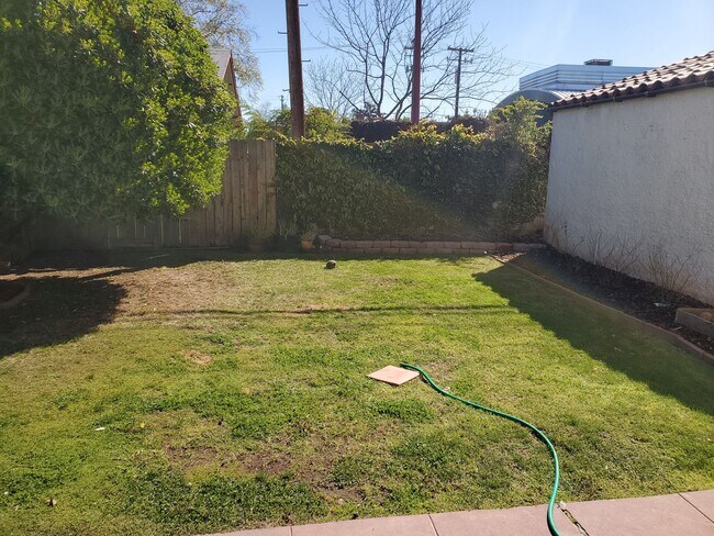 Building Photo - Van Ness Ave