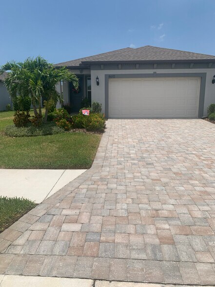 Building Photo - 8610 Backshore Ln