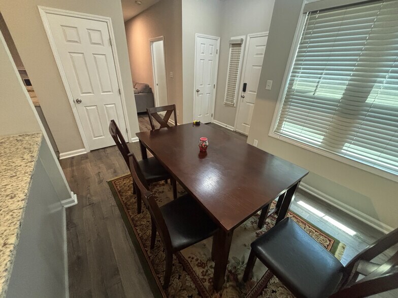 Building Photo - Room in Condo on Winterpointe Ln