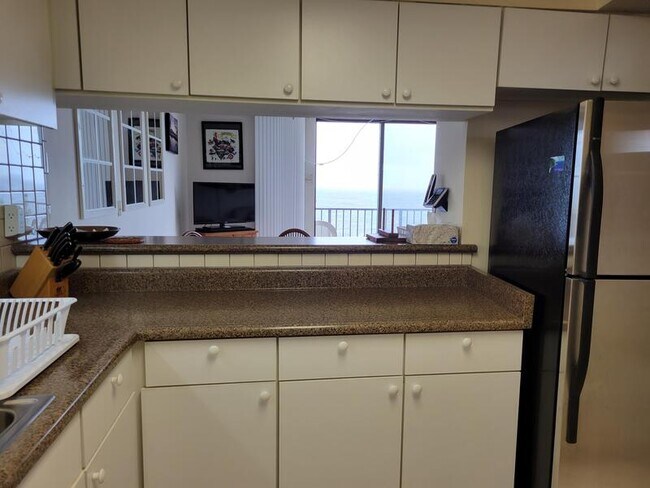 Building Photo - 2405 Kalanianaole St